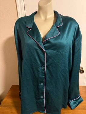 The Pioneer Woman Teal Satin Long-Sleeve Pajama Top and Bottoms with Pink Piping